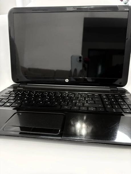 Hp pavilion 15-b027ec sleekbook + nabíjačka, hp (hewlett-packard)
