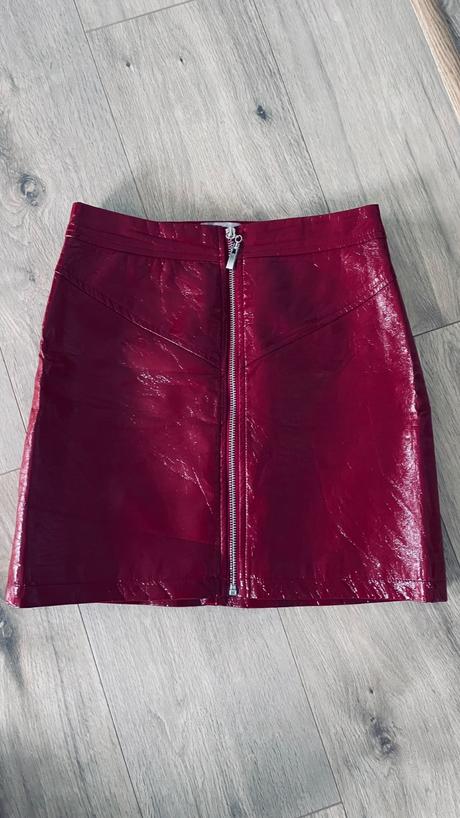 Koženková sukňa, 34