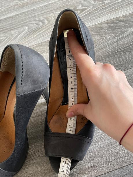 Pravé kožené čierne lodičky, 37