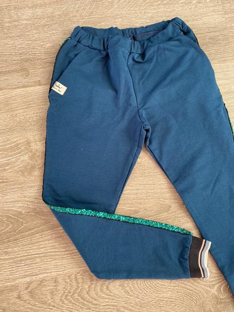 Teplaky s lampasmi, 134