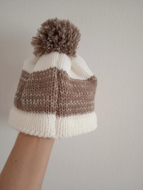 Čiapka zimná so šiltom.,