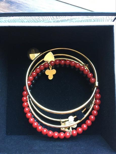 Moschino cheap and chic náramok, moschino