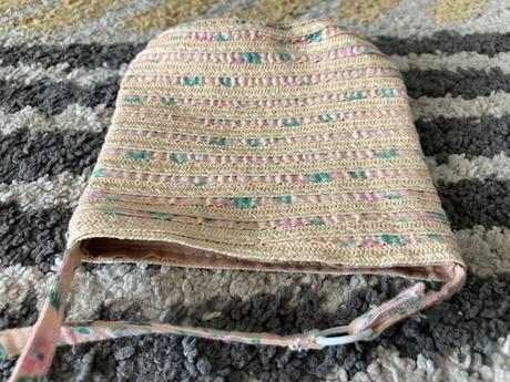 Malá slamená kabelka, 