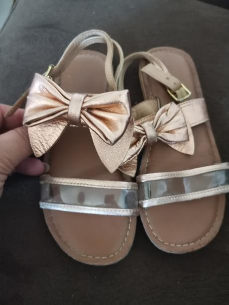 Sandálky, 33