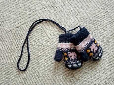 Rukavicky na snurke, 68