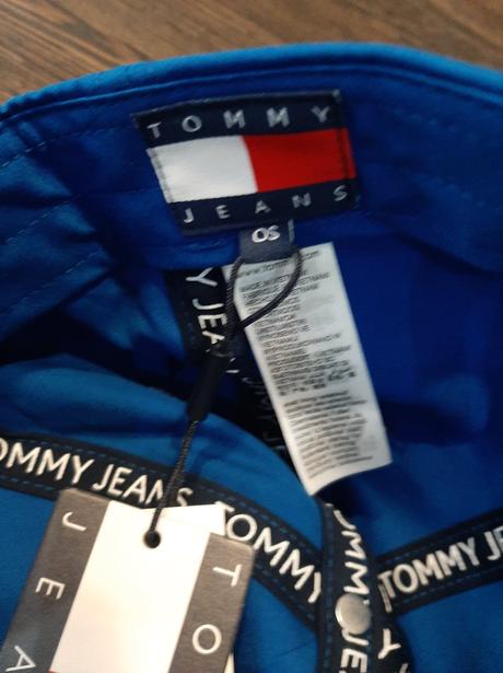 Th šiltovka s poštou., tommy hilfiger