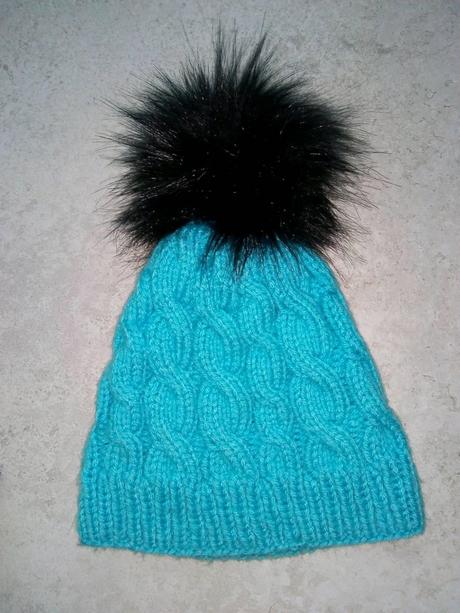 Pletená čiapka s kožušinkovým brmbolcom, 