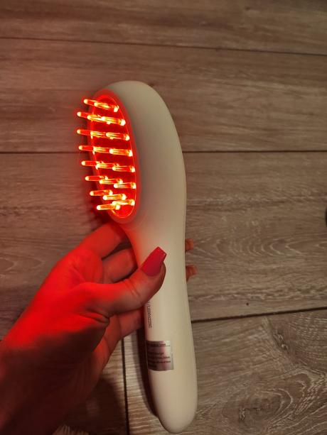 Infračervený masážny hrebeň, 