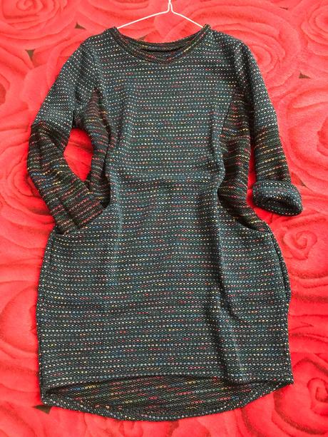 Farebné pletené šaty,