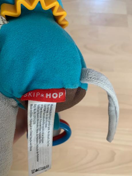 Hracka slonik skiphop, 