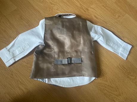 Košeľa a vesta, 74