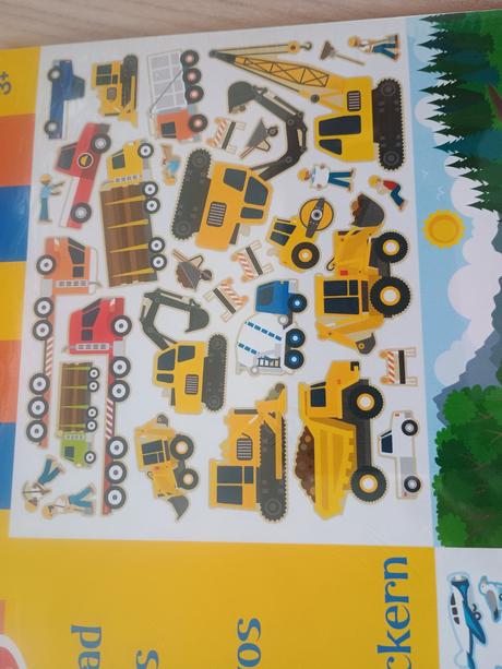 Kniha s novupouzitelnymi samolepkami zabalena, 