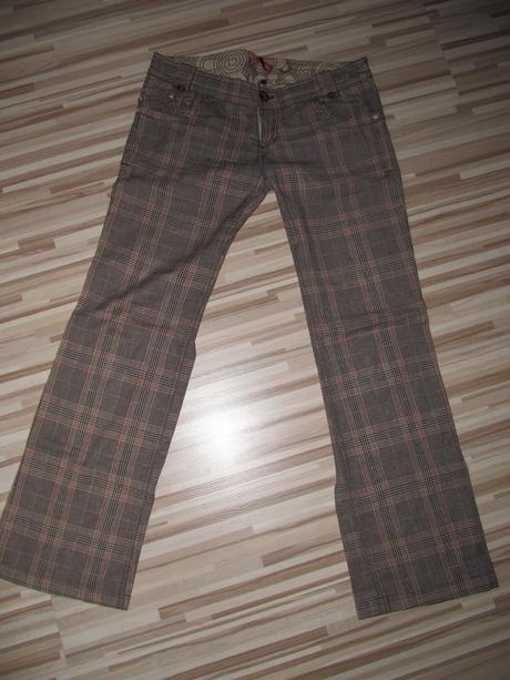 Kárované nohavice zn. cropp town, l