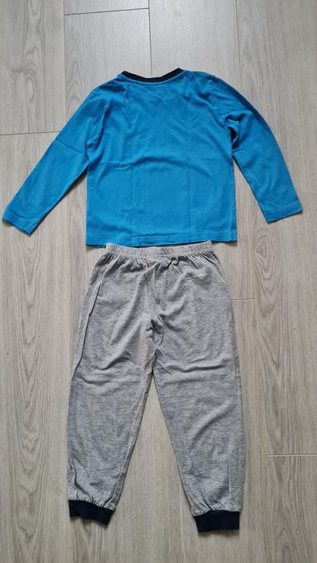 Pyžamá, lupilu,98