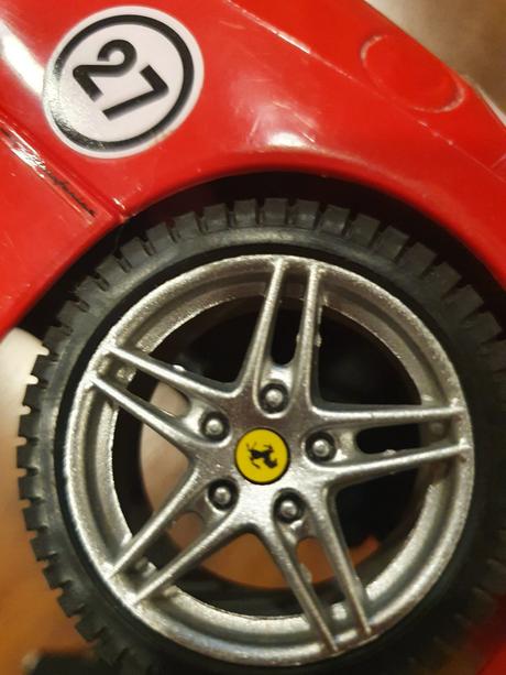 Ferrari - veľké auto na ovládanie,