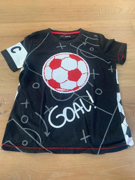 Tričko futbal meniace flitre, 134-140, desigual,134