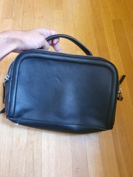 Čierna kabelka, reserved