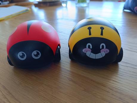 Včielka a lienka na kolesách, 