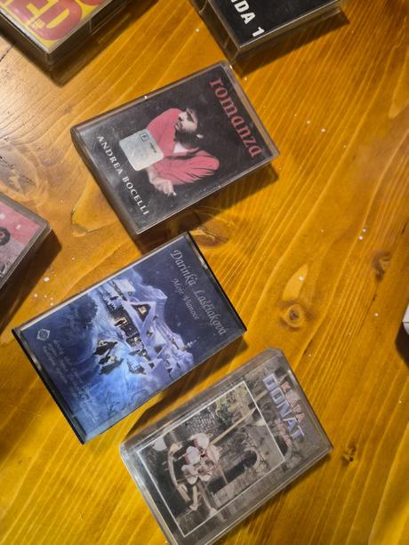 Staršie hudobne kazety, cd, 