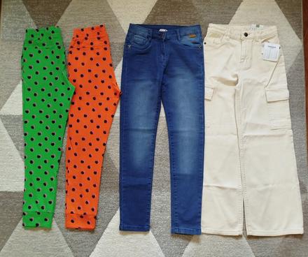 Balík nohavíc 4ks - rifle a tepláky veľkosť 140, 140–152