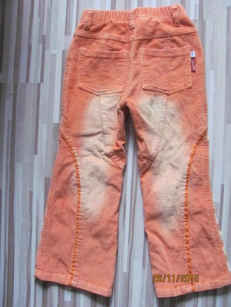 Zaujímavé nohavice, 110