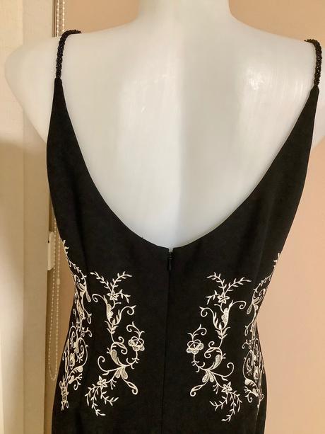 Krasne vyšívané šaty/2b, 40