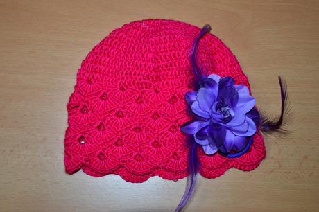 Háčkovaná čiapočka s kvetom, <50 - 158