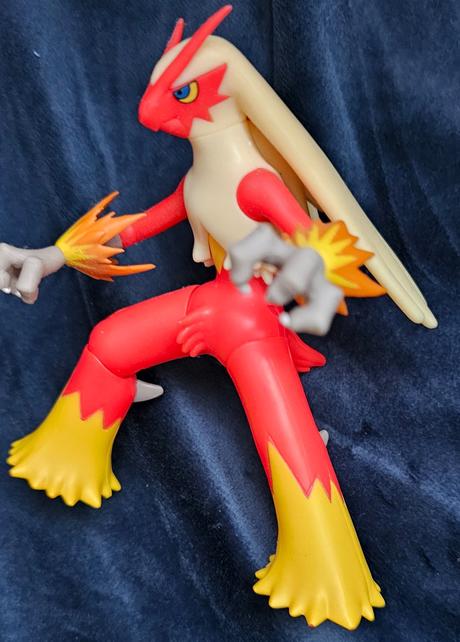 Jazwares pokémon figúrka blaziken - 10 cm, 