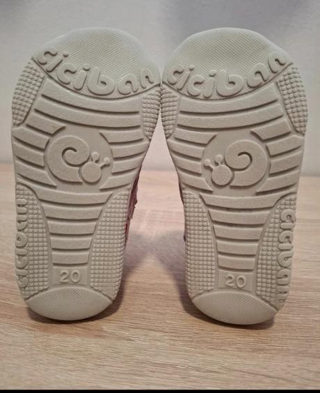 Dievčenské papuče s pevnou pätou a koženou stielko, ciciban,20