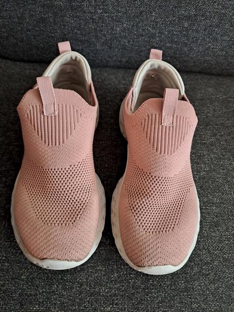 Nasuchovacie tenisky, 33