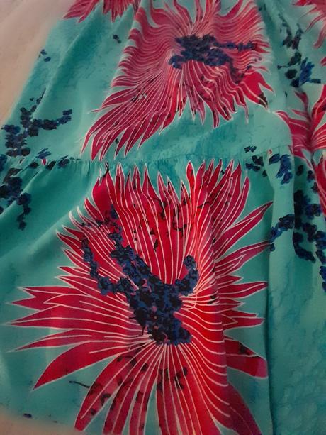 Letné tyrkysové šaty s kvetmi, m