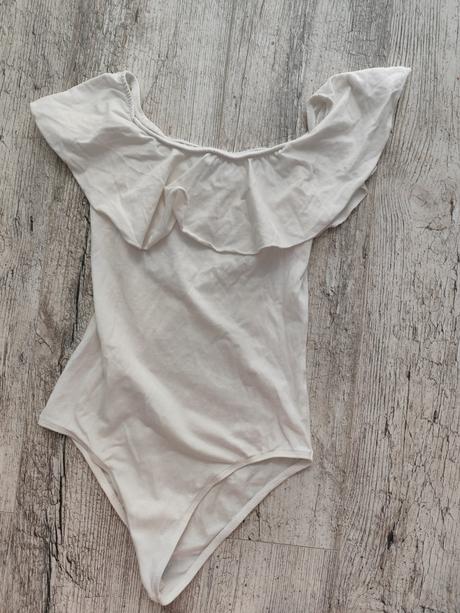 Biele body carmen, bershka,s