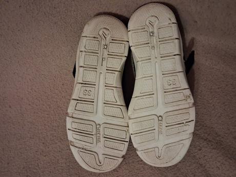 Tenisky s bielou podrážkou, decathlon,33