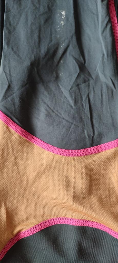 Karitraa leginy na behanie, s