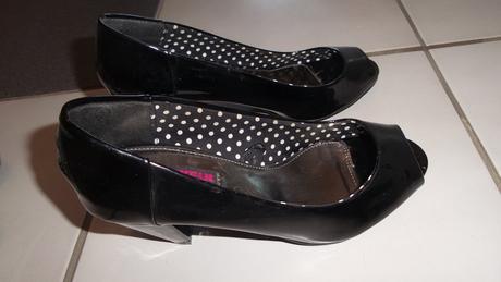 Čierne lodičky, 37