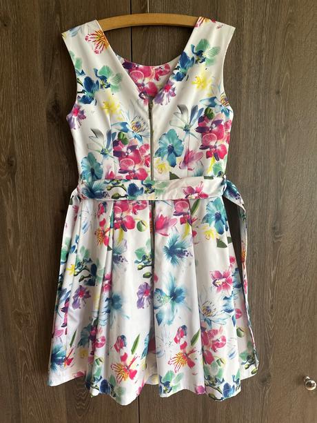 Dámske kvetované šaty,veľ.s, s