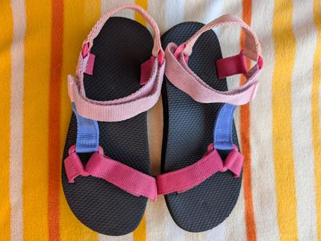 Sandálky, 33