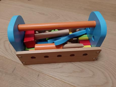 Drevený kufrík s náradím, 