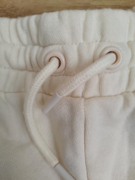 Tepláky maslovej farby, s