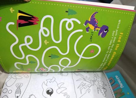 Dinosaurus vymaľovánka s nálepkami, 