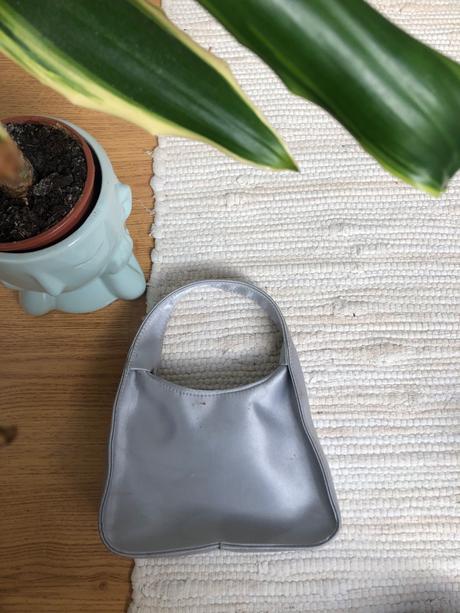 Strieborná kabelka do ruky, 