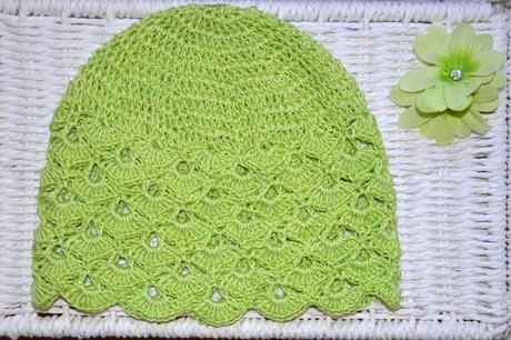 Háčkovaná čiapočka s kvetom, <50 - 158