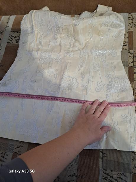 Elegantný maslový kostým č.cca 42, 42