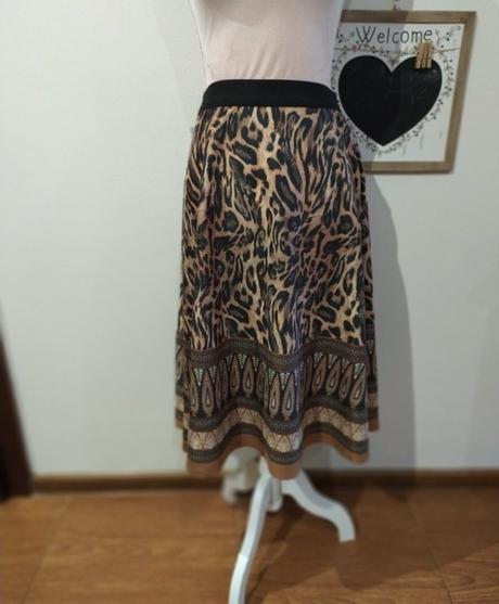 Velurova leo sukňa, 