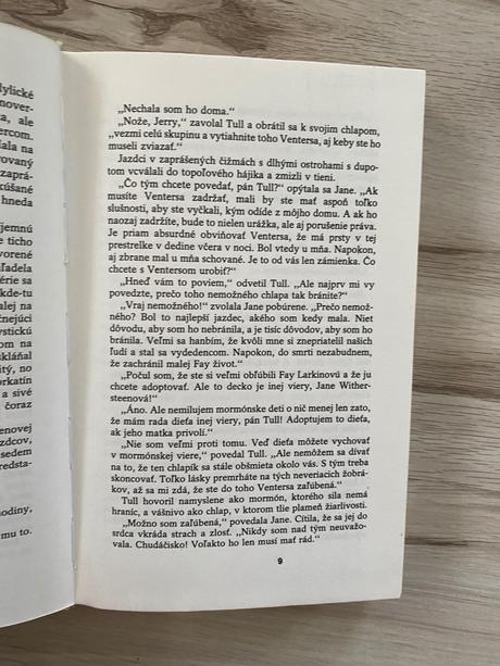 Krásna stará retro kniha stopy jazdec v maske zane,