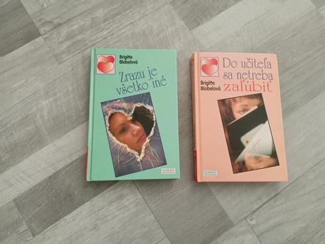 Dievčenské romány,