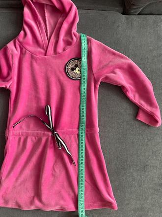 Velúrové šaty, 98