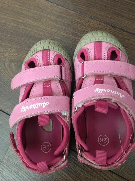 Letne topanky, authority,26