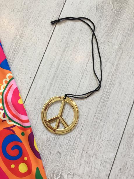 Dievčensky kostym hippie 8-10 rokov,