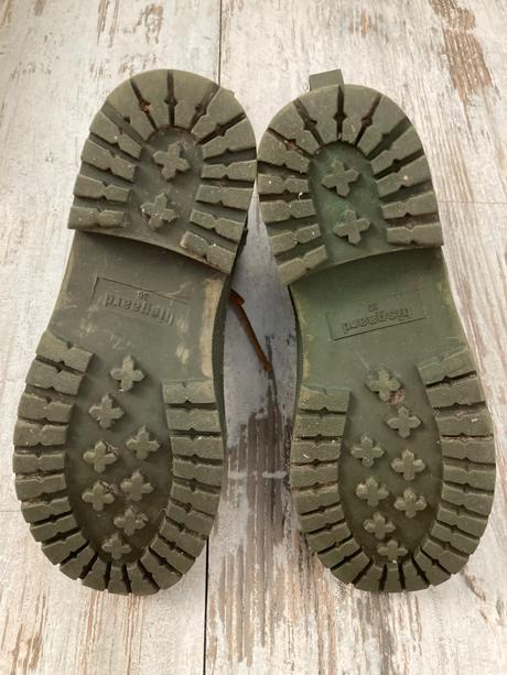 Gumáky bisgaard, 36